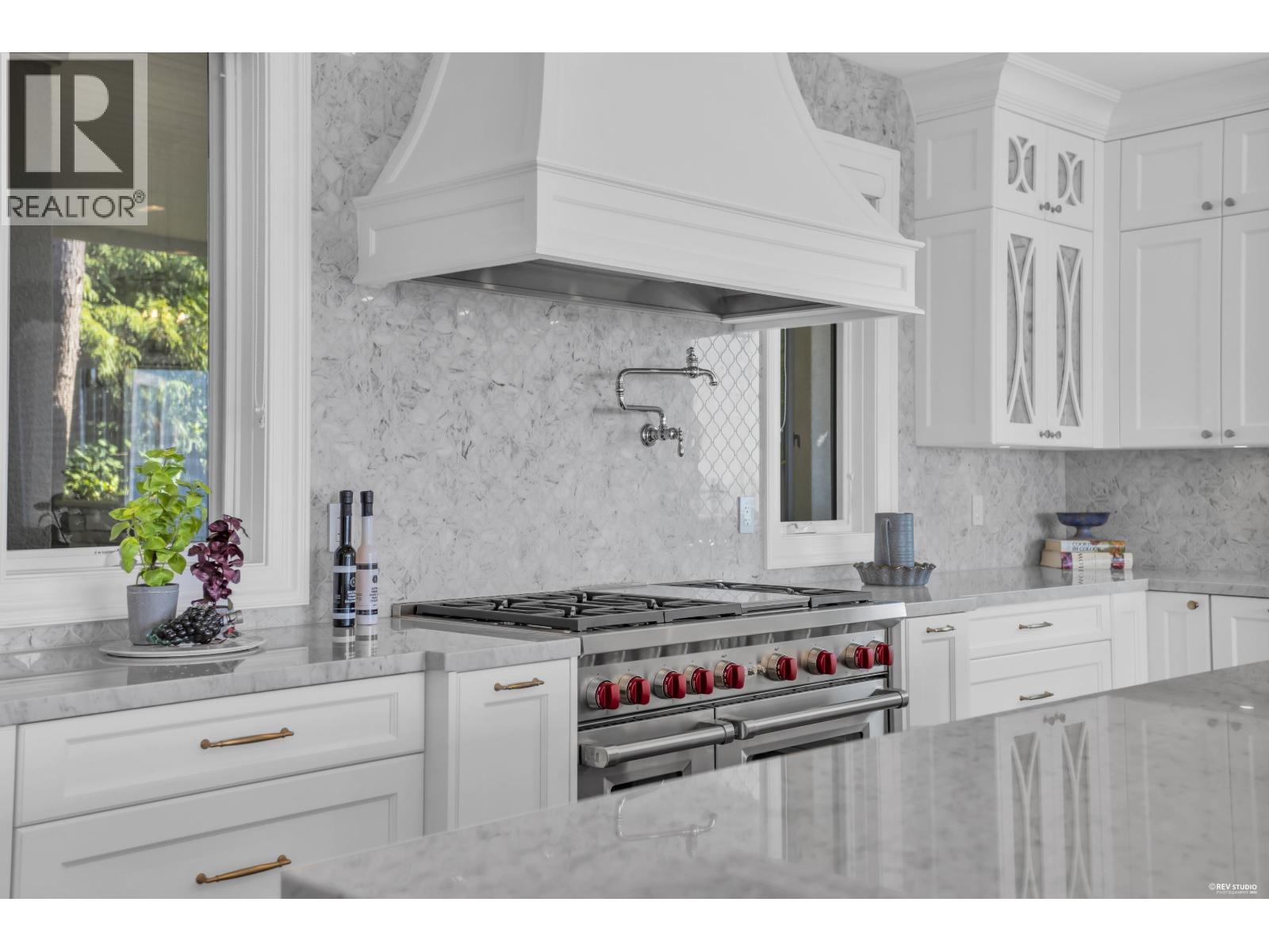 4135 Burkehill Place, West Vancouver, British Columbia  V7V 3M8 - Photo 6 - R3158210