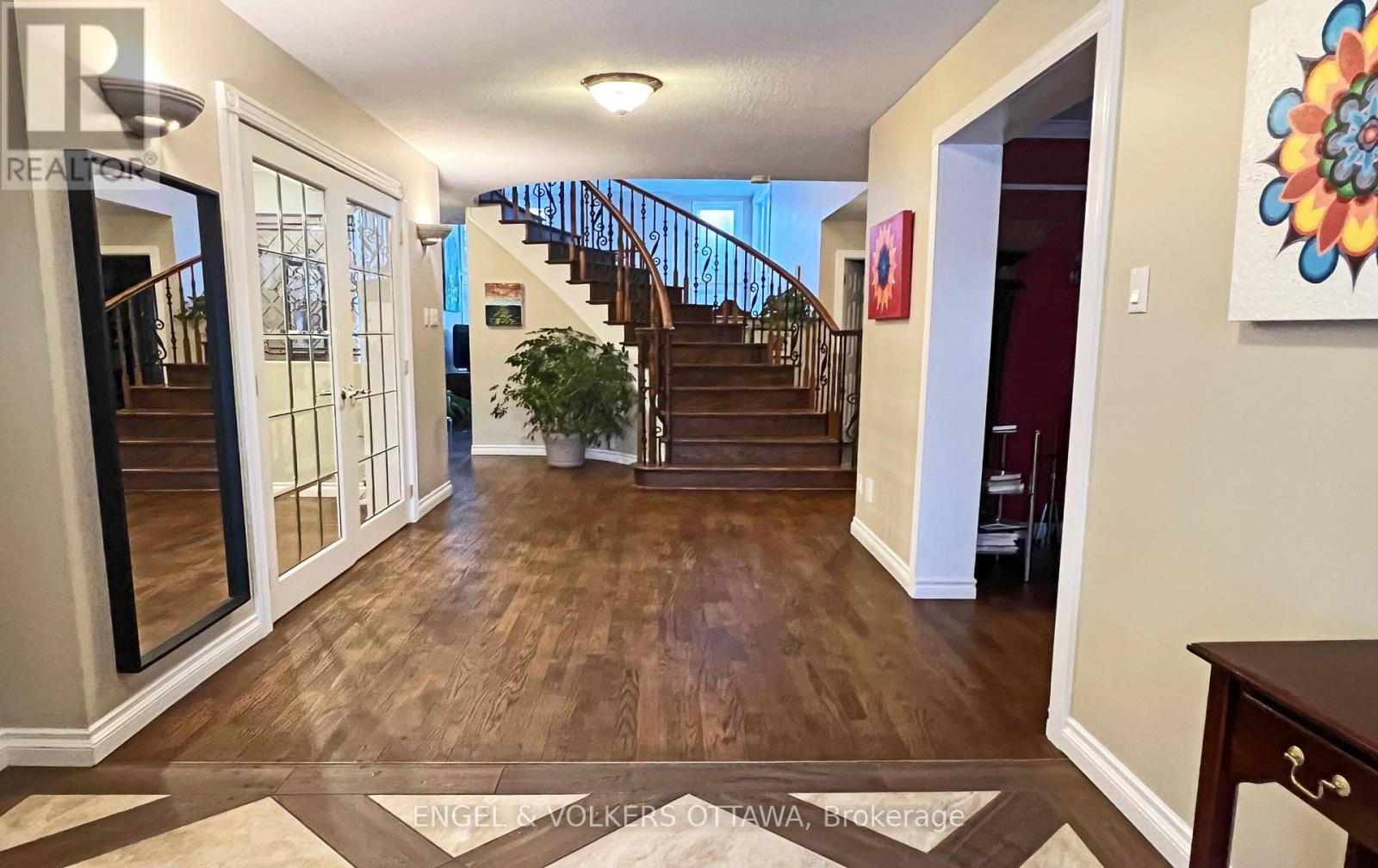 736 Hauteview Crescent, Ottawa, Ontario K4A 2B8 - Photo 2 - X13708168