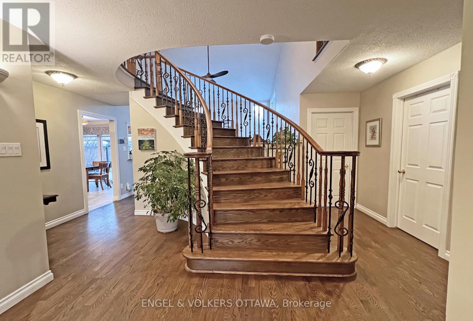 736 Hauteview Crescent, Ottawa, Ontario K4A 2B8 - Photo 3 - X13708168