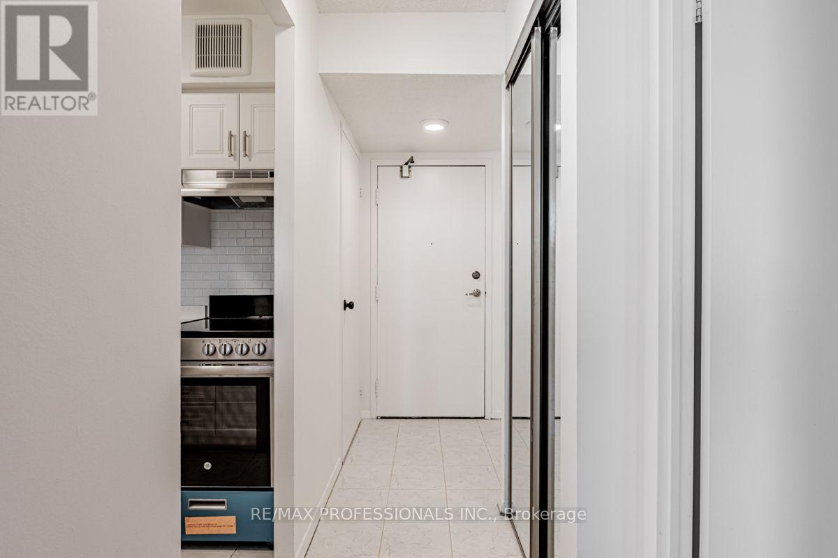 502 - 633 Bay Street, Toronto, Ontario  M5G 2G4 - Photo 3 - C13708246