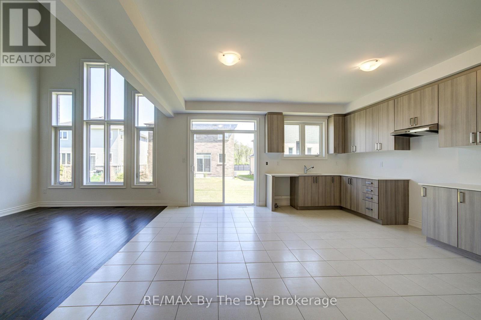 35 Misty Ridge Road, Wasaga Beach, Ontario  L9Z 0R8 - Photo 6 - S13708166