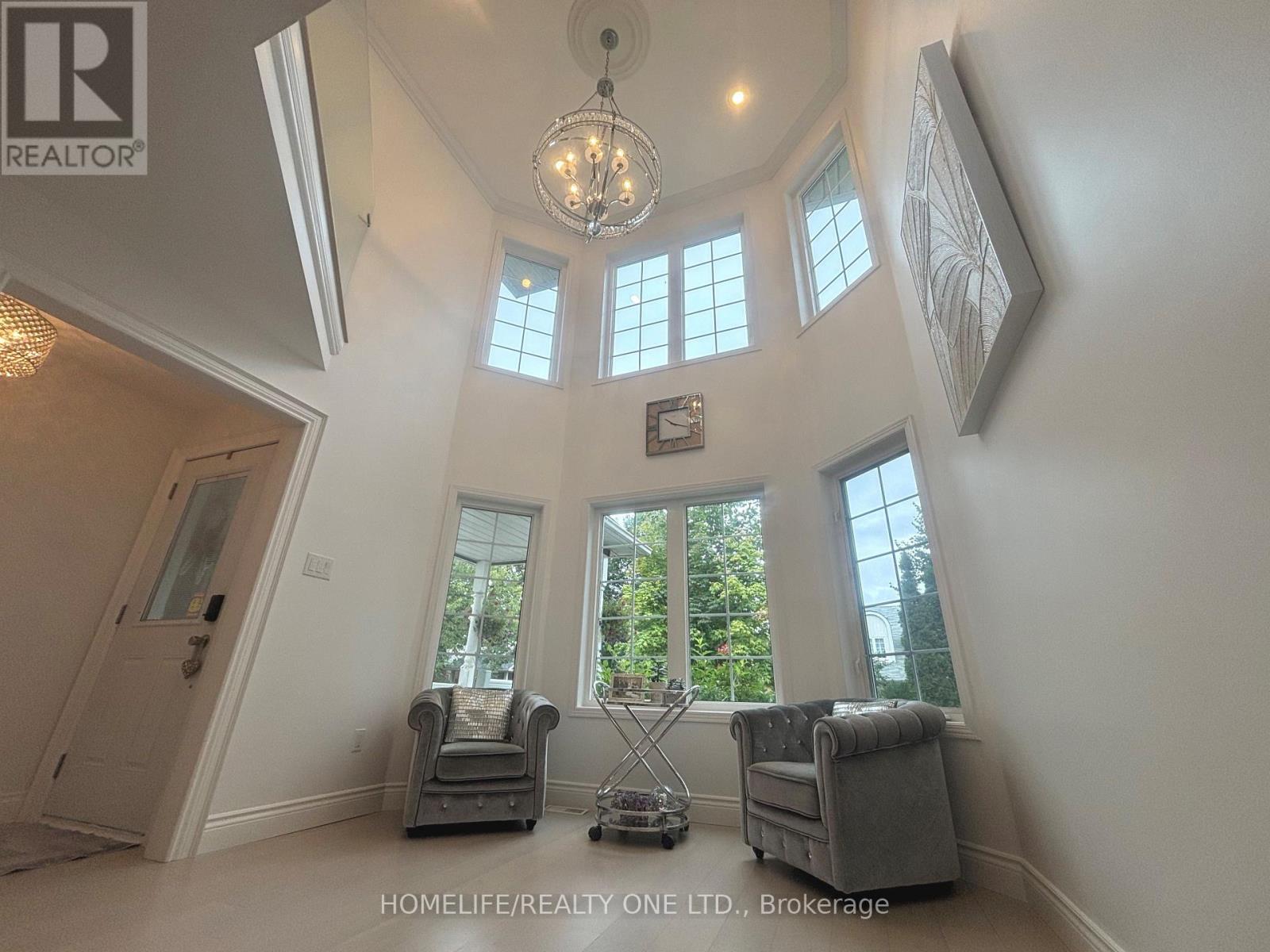 27 Glasgow Crescent, Georgina, Ontario  L4P 4A9 - Photo 3 - N13708204