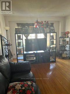 7304 Sills Road, Mississauga (Malton), Ontario  L4T 2K1 - Photo 4 - W13577670
