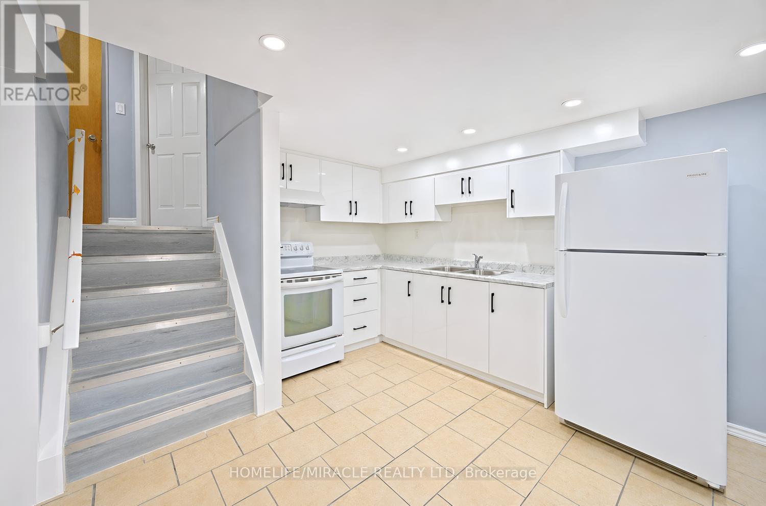 177 Westmore Drive S, Toronto, Ontario  M9V 4N2 - Photo 38 - W13706944