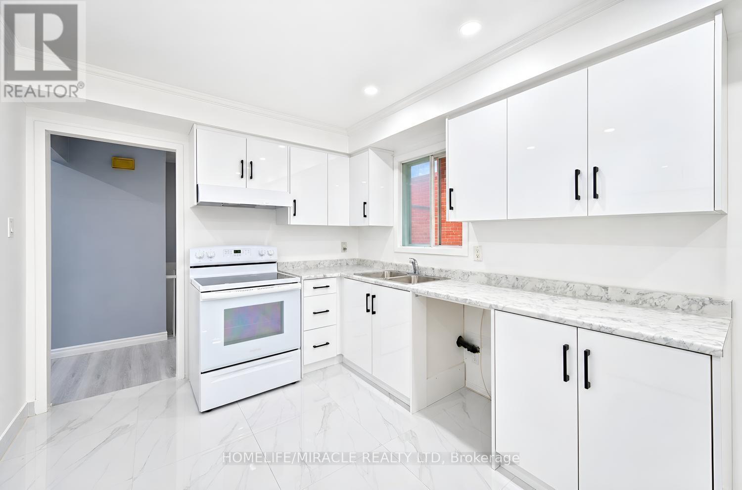 177 Westmore Drive S, Toronto, Ontario  M9V 4N2 - Photo 14 - W13706944