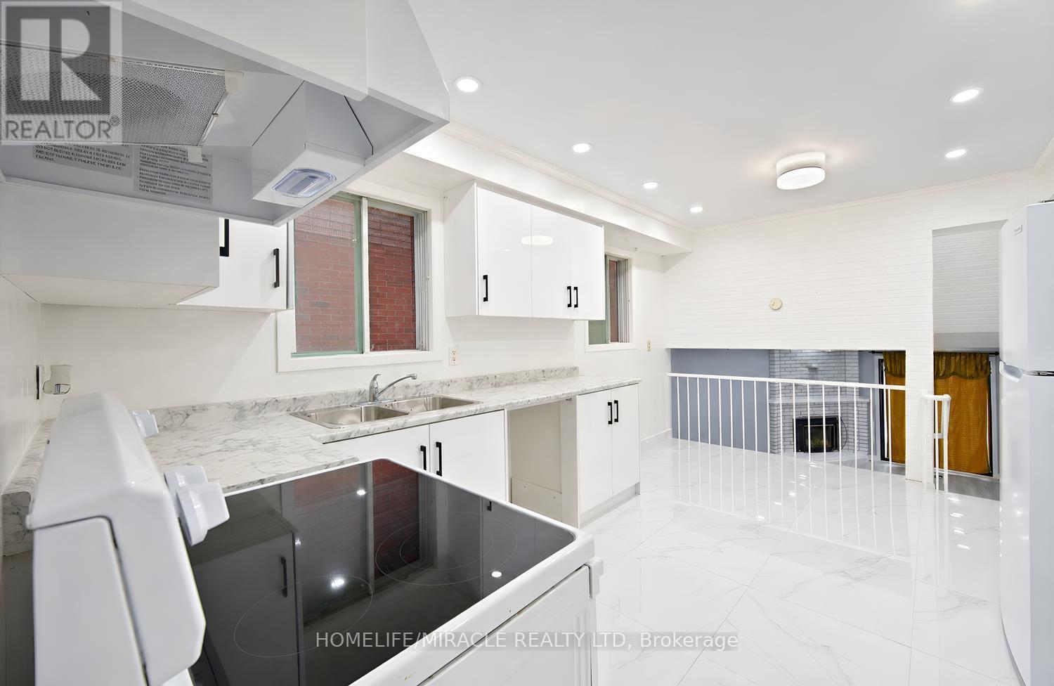 177 Westmore Drive S, Toronto, Ontario  M9V 4N2 - Photo 15 - W13706944