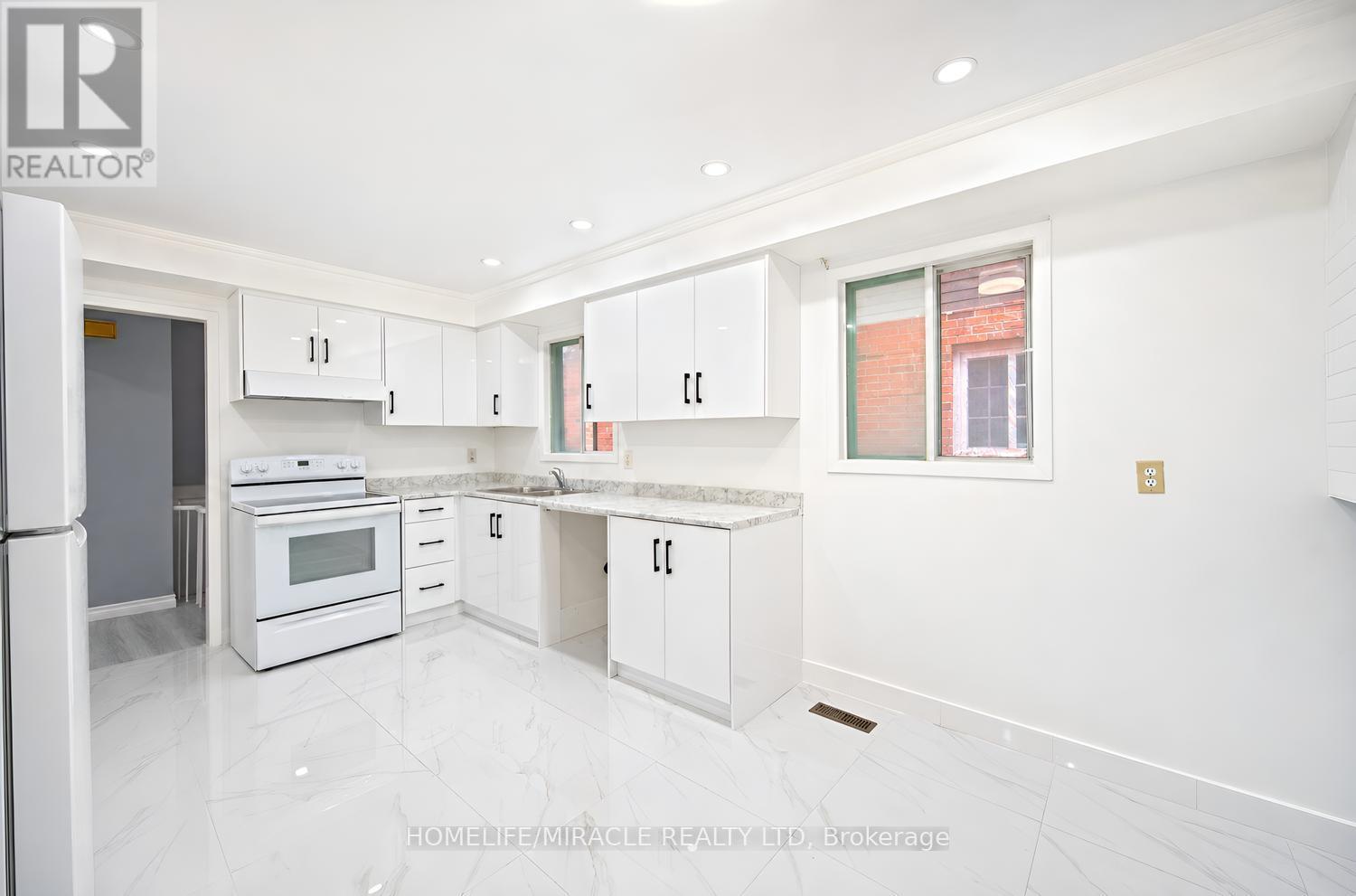 177 Westmore Drive S, Toronto, Ontario  M9V 4N2 - Photo 12 - W13706944