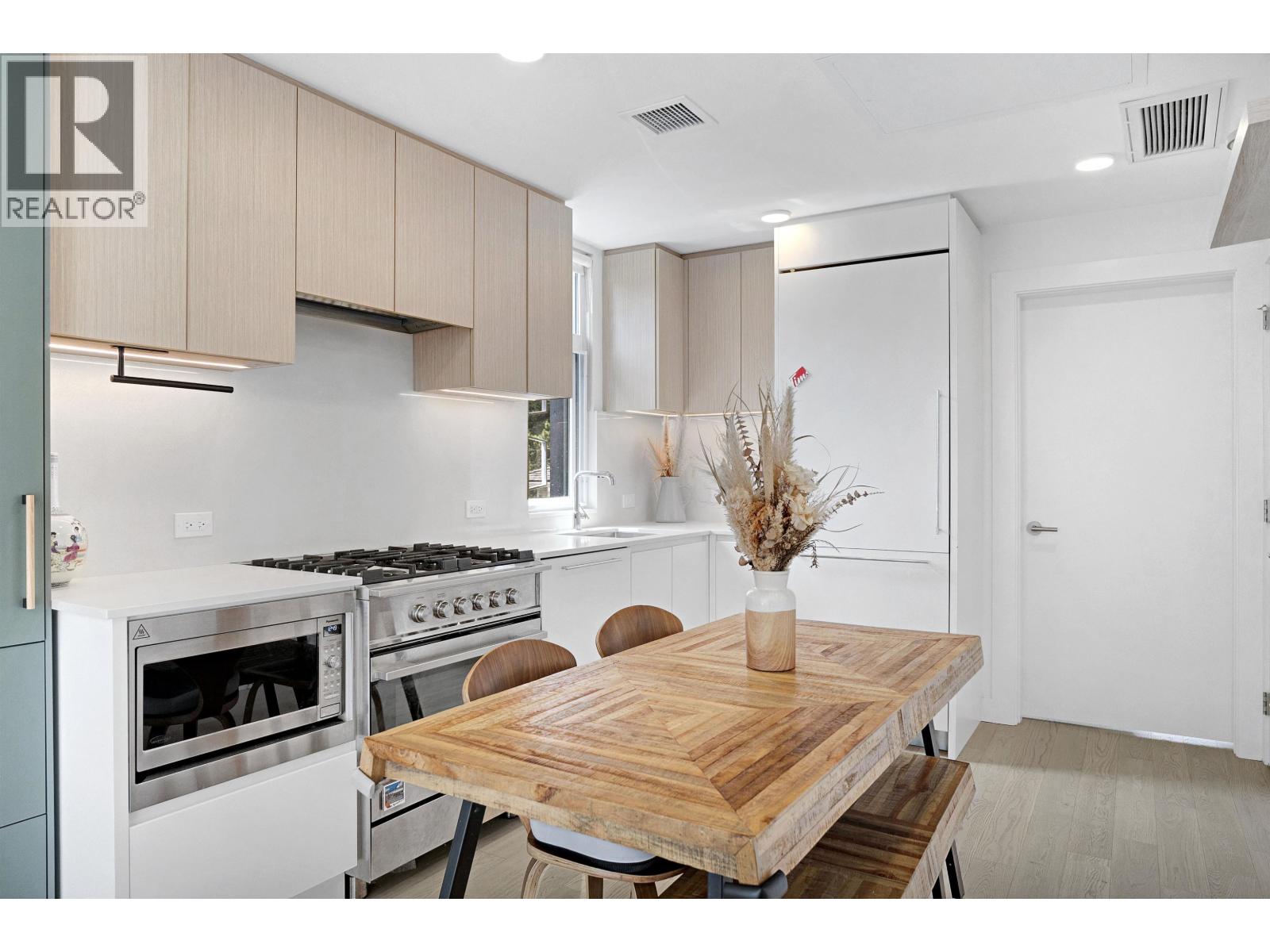 231 1012 W 47th Avenue, Vancouver, British Columbia  V6M 0E3 - Photo 2 - R3142153