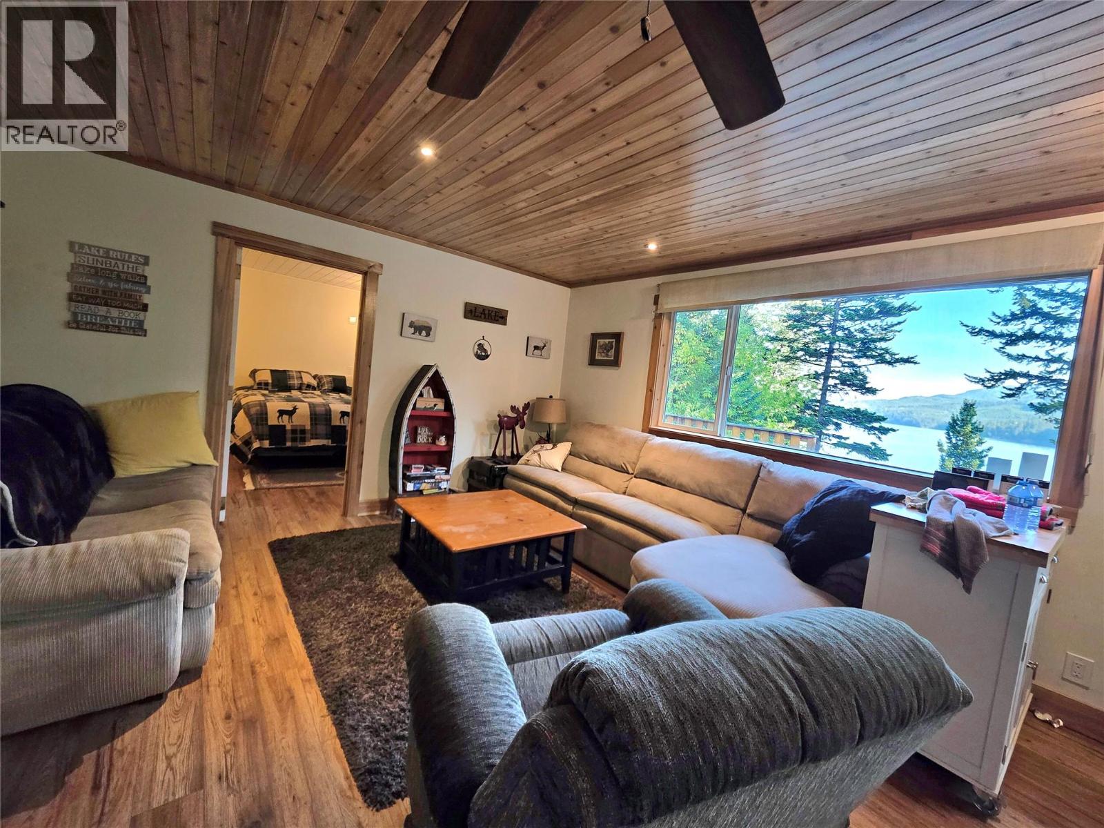 6453 Pinaus Lake Road, Falkland, British Columbia  V0E 1W0 - Photo 11 - 10389687
