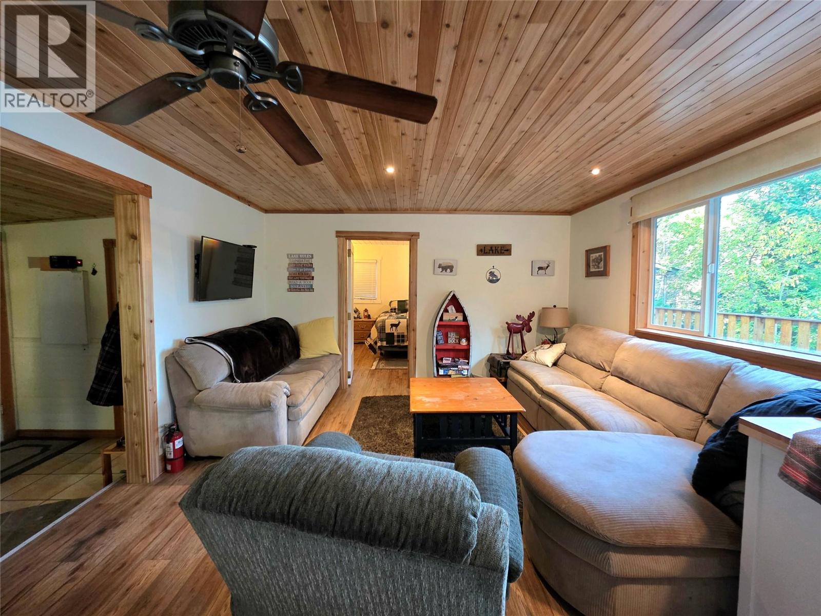 6453 Pinaus Lake Road, Falkland, British Columbia  V0E 1W0 - Photo 10 - 10389687