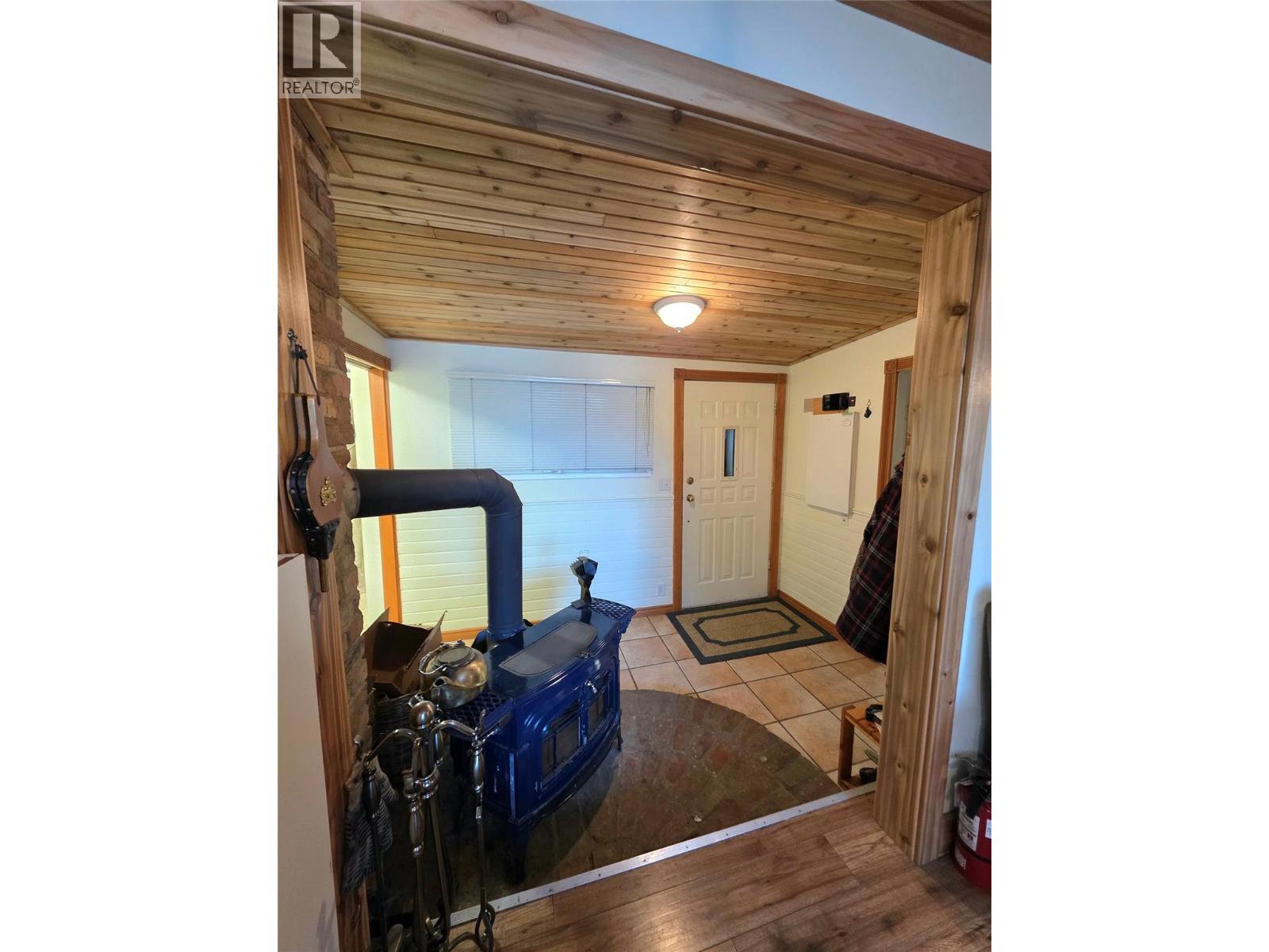 6453 Pinaus Lake Road, Falkland, British Columbia  V0E 1W0 - Photo 19 - 10389687