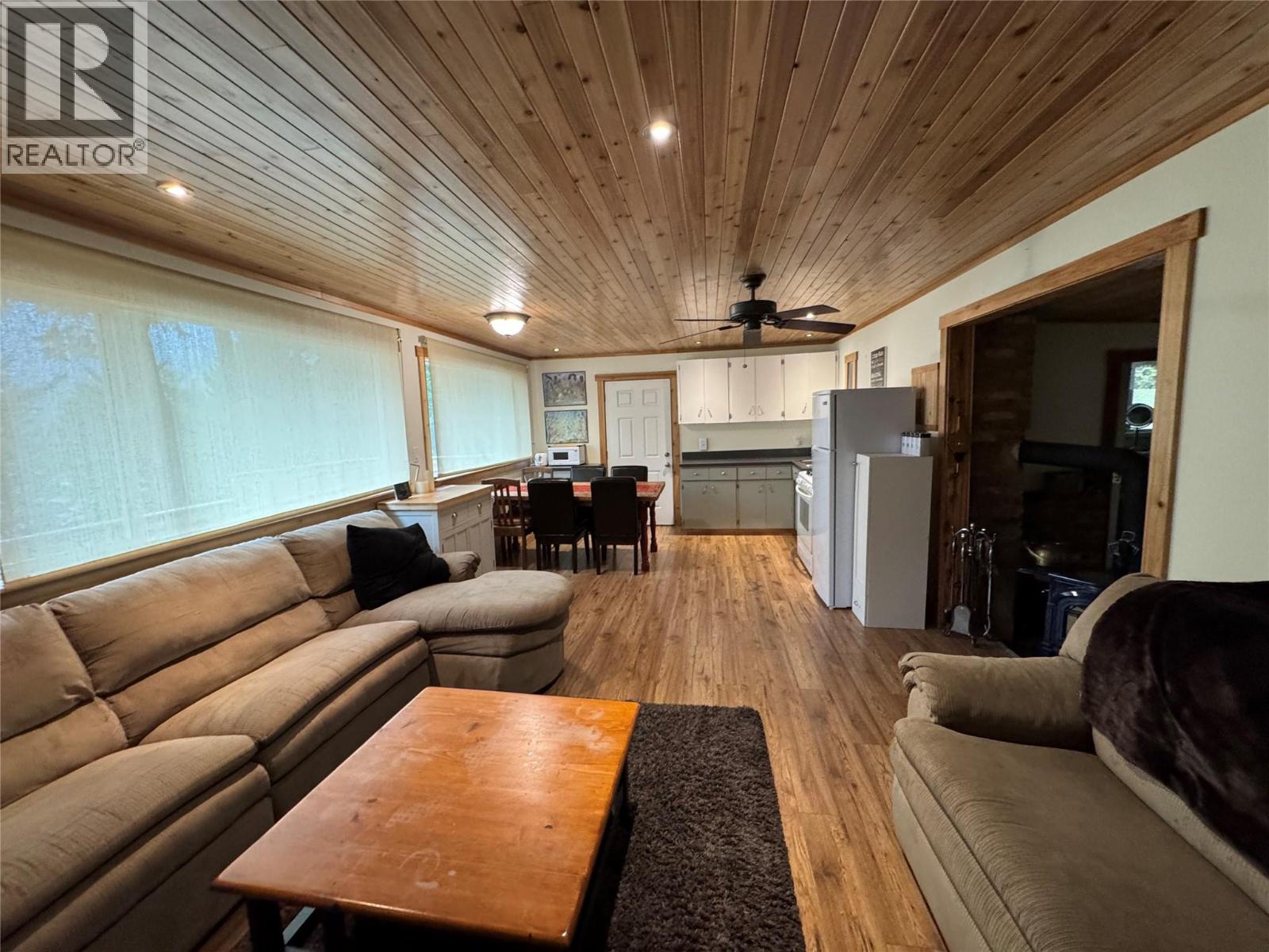 6453 Pinaus Lake Road, Falkland, British Columbia  V0E 1W0 - Photo 5 - 10389687