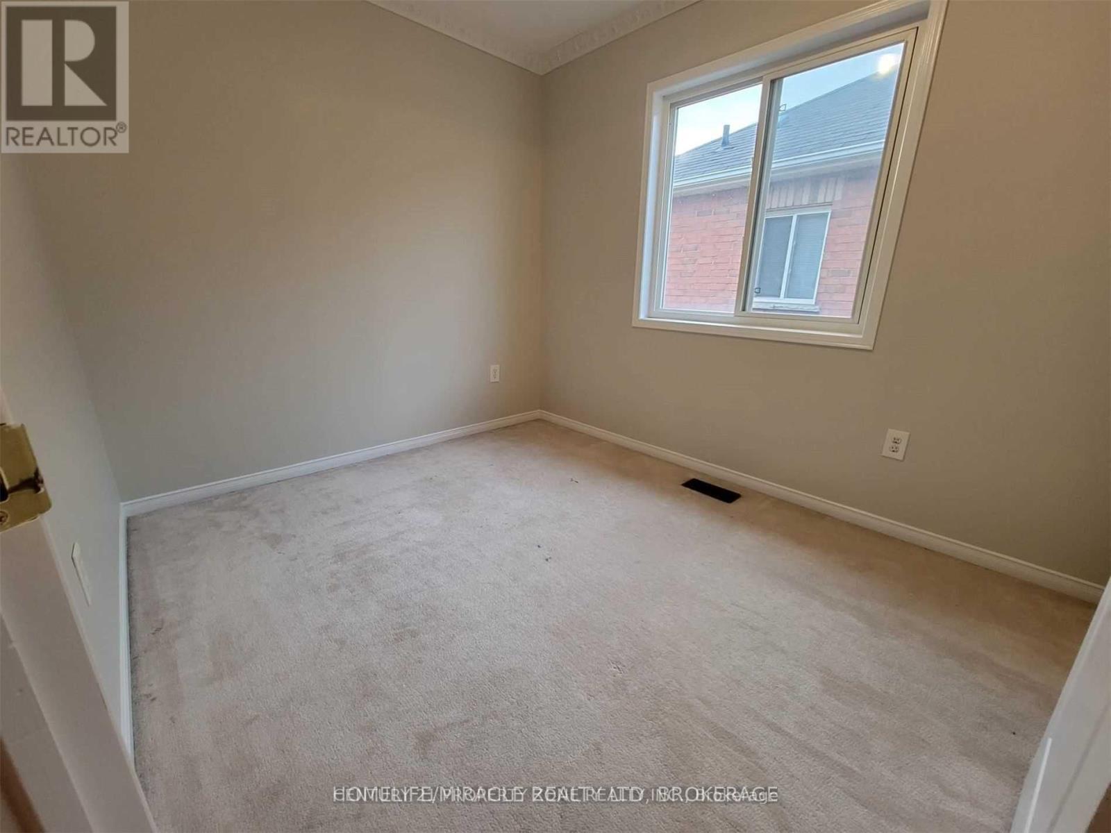 8 Galtee Road, Brampton, Ontario  L6X 0J8 - Photo 5 - W13708154
