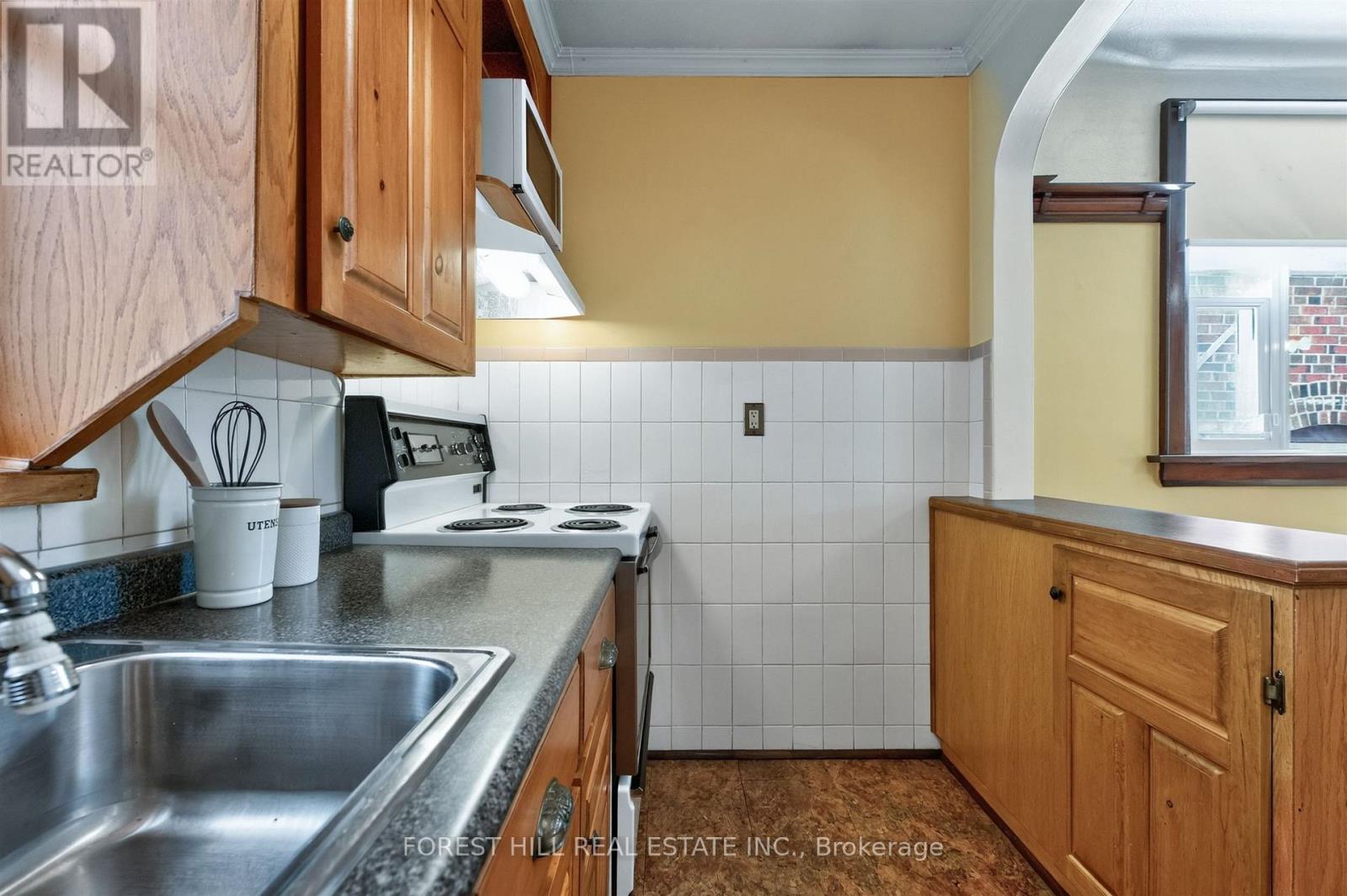 11 YARROW ROAD Toronto (Keelesdale-Eglinton West), ON M6M 4E2
