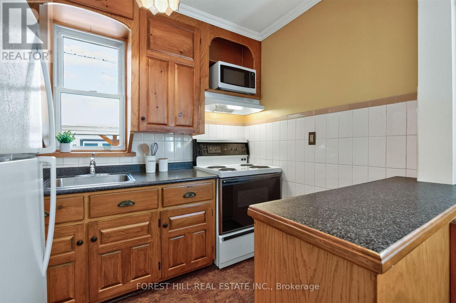11 YARROW ROAD Toronto (Keelesdale-Eglinton West), ON M6M 4E2