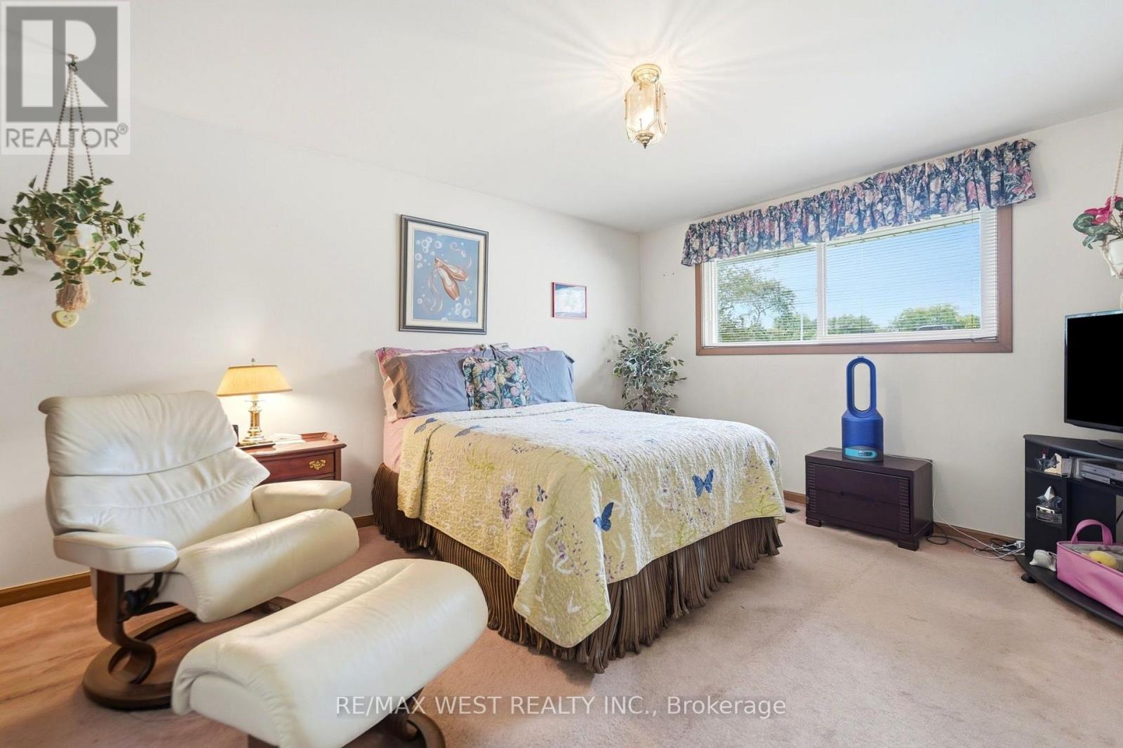491 Shannon Crescent, Burlington, Ontario  L7L 2R6 - Photo 5 - W13708276