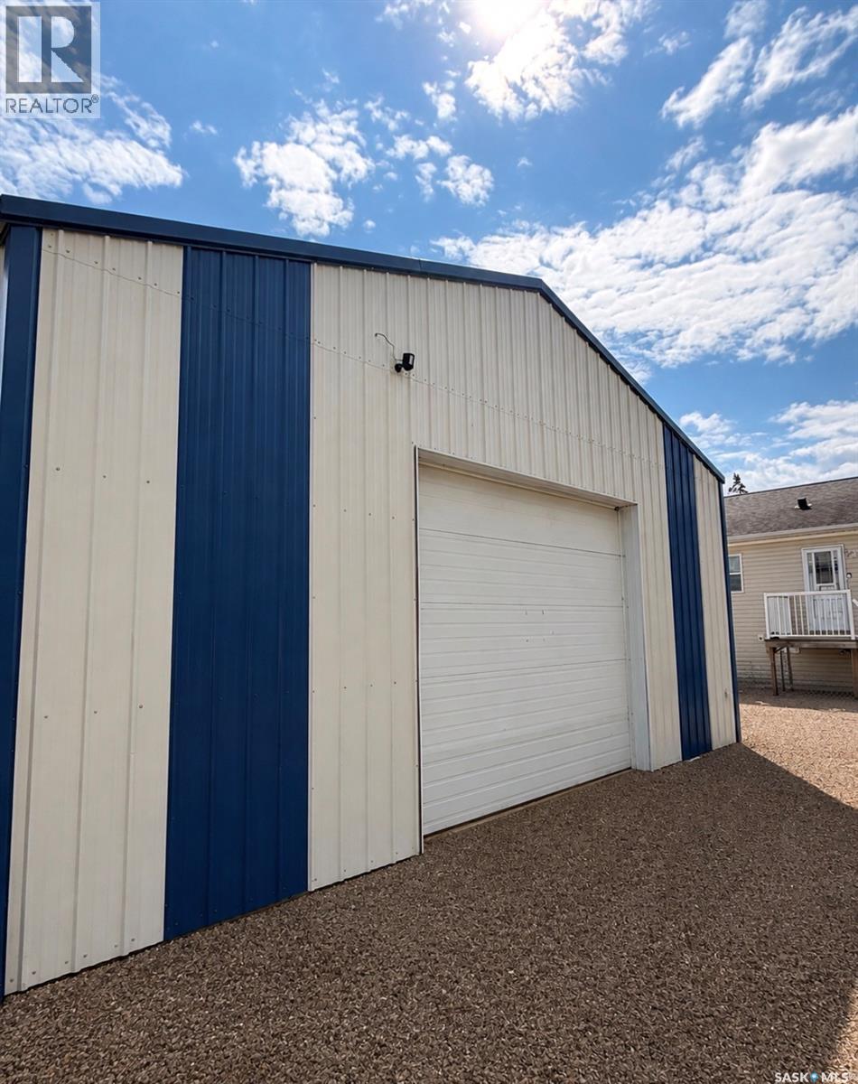 210 4th Street E, Meadow Lake, Saskatchewan  S9X 1H5 - Photo 11 - SK046503