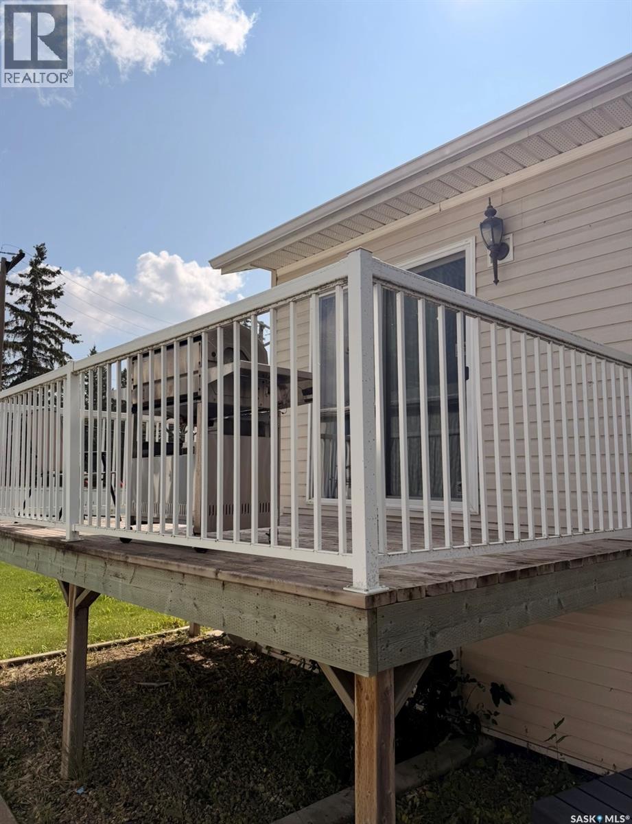 210 4th Street E, Meadow Lake, Saskatchewan  S9X 1H5 - Photo 12 - SK046503