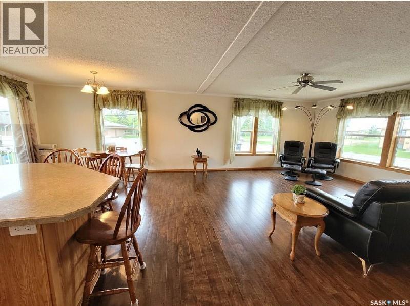 210 4th Street E, Meadow Lake, Saskatchewan  S9X 1H5 - Photo 3 - SK046503