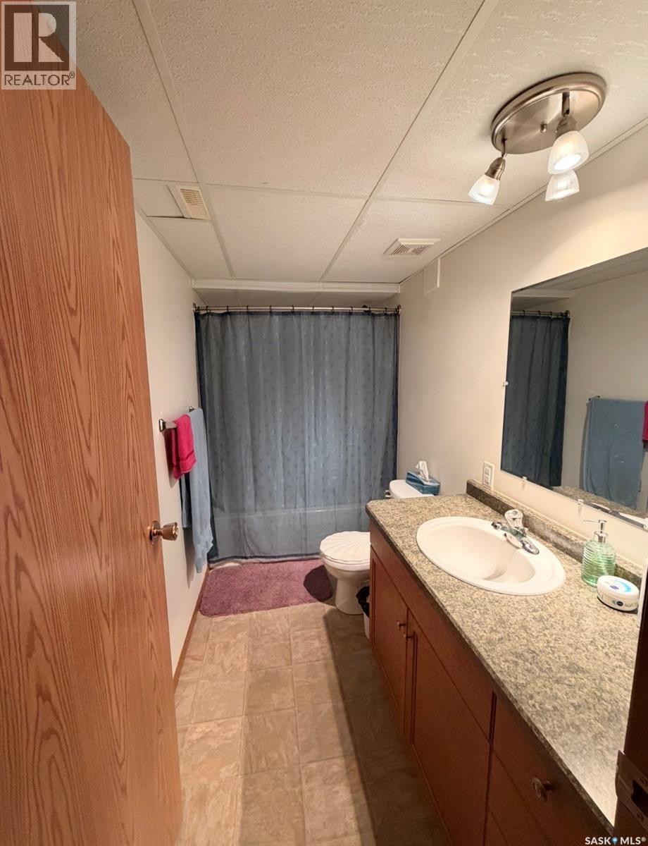 210 4th Street E, Meadow Lake, Saskatchewan  S9X 1H5 - Photo 4 - SK046503