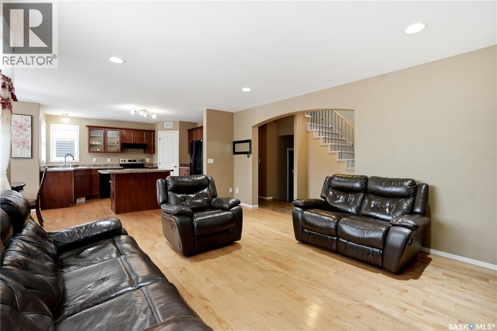 110 Stepney Crescent, Saskatoon, Saskatchewan  S7T 0A5 - Photo 8 - SK046450