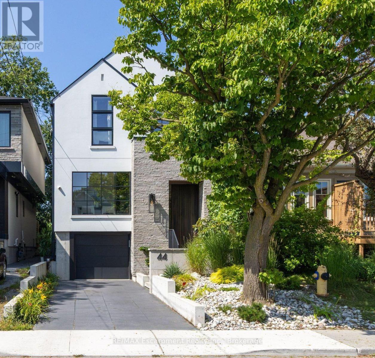 44 THIRTEENTH STREET, Toronto, Ontario