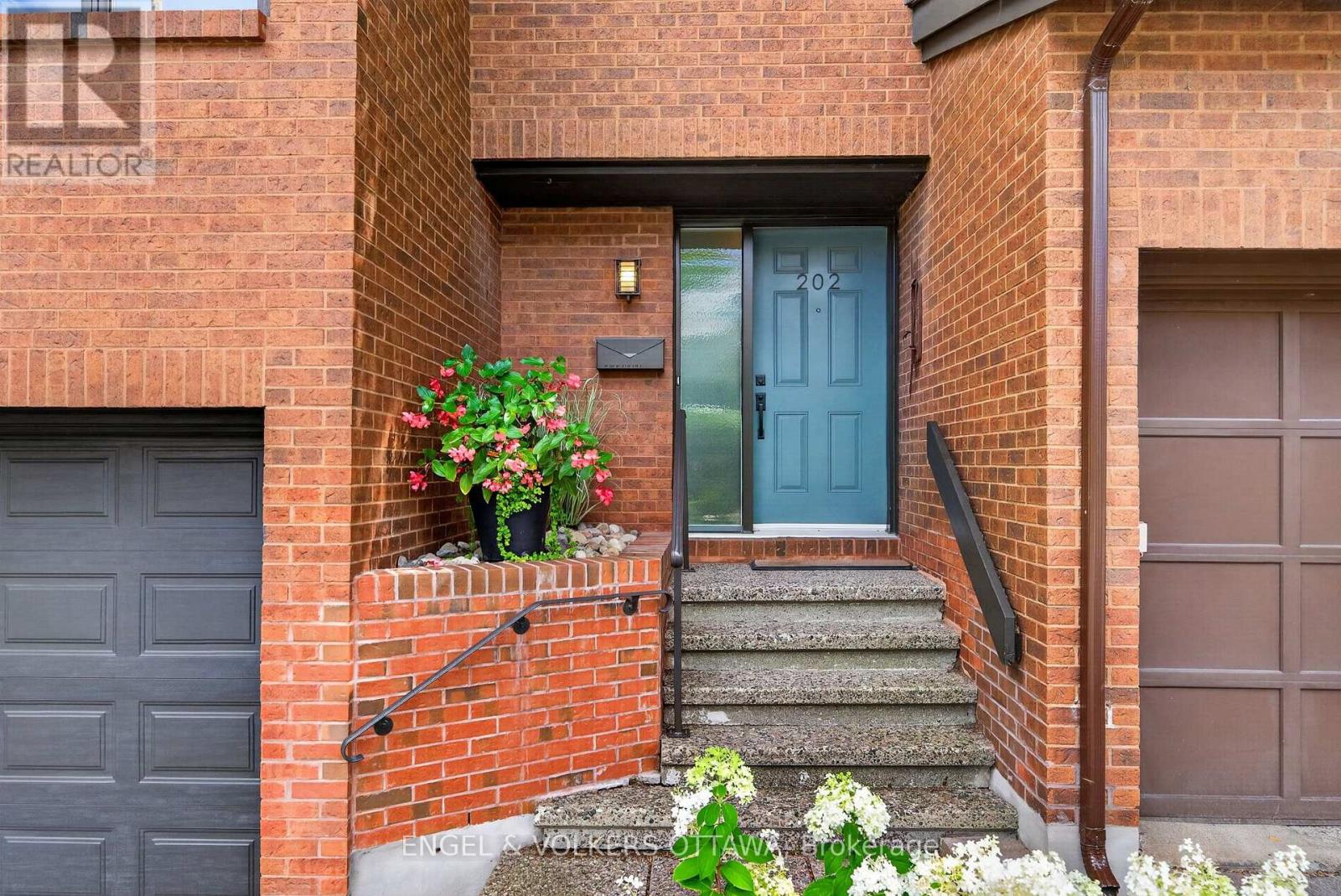 202 Holmwood Avenue, Ottawa, Ontario  K1S 2P7 - Photo 2 - X13708312