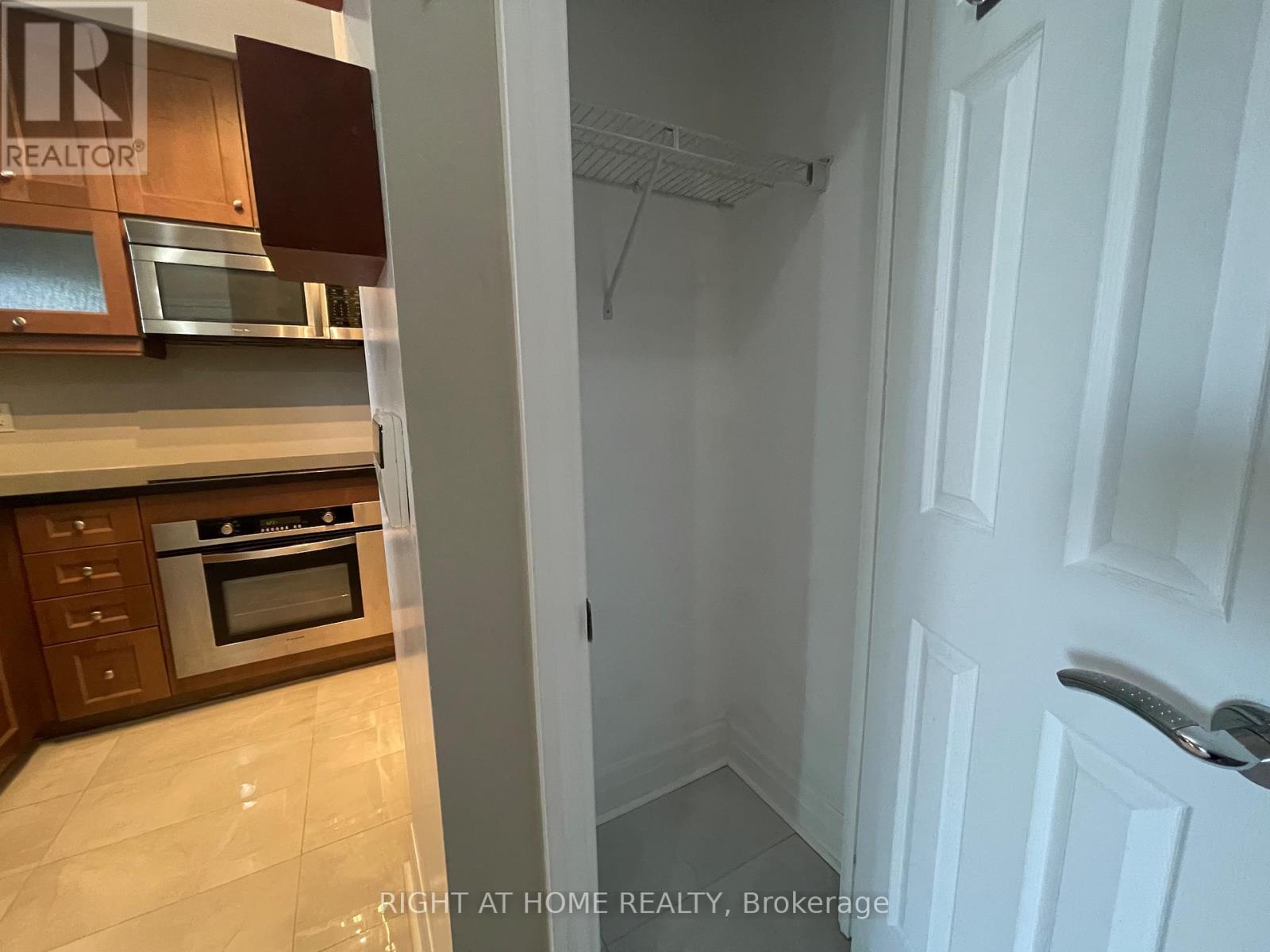 1903 - 35 Balmuto Street, Toronto (Bay Street Corridor), Ontario  M4Y 0A3 - Photo 16 - C13708296