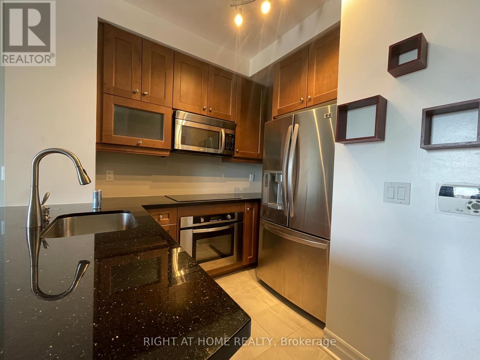 1903 - 35 Balmuto Street, Toronto (Bay Street Corridor), Ontario  M4Y 0A3 - Photo 6 - C13708296