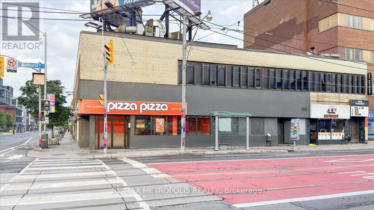 558 Bloor St Street, Toronto, Ontario  M6G 1K1 - Photo 1 - C13708304