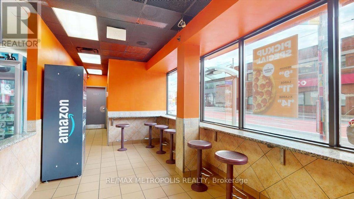 558 Bloor St Street, Toronto, Ontario  M6G 1K1 - Photo 10 - C13708304