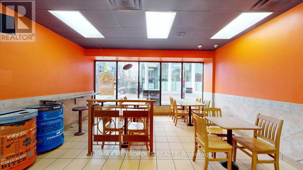 558 Bloor St Street, Toronto, Ontario  M6G 1K1 - Photo 12 - C13708304