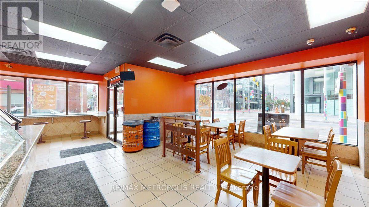 558 Bloor St Street, Toronto, Ontario  M6G 1K1 - Photo 13 - C13708304