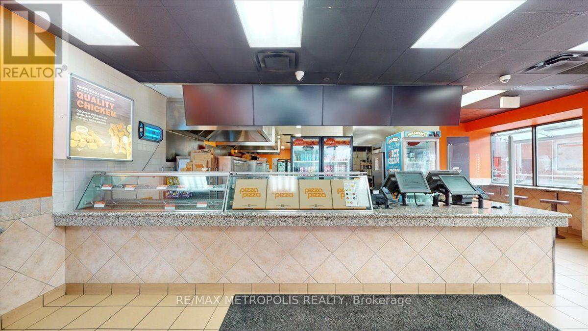 558 Bloor St Street, Toronto, Ontario  M6G 1K1 - Photo 15 - C13708304