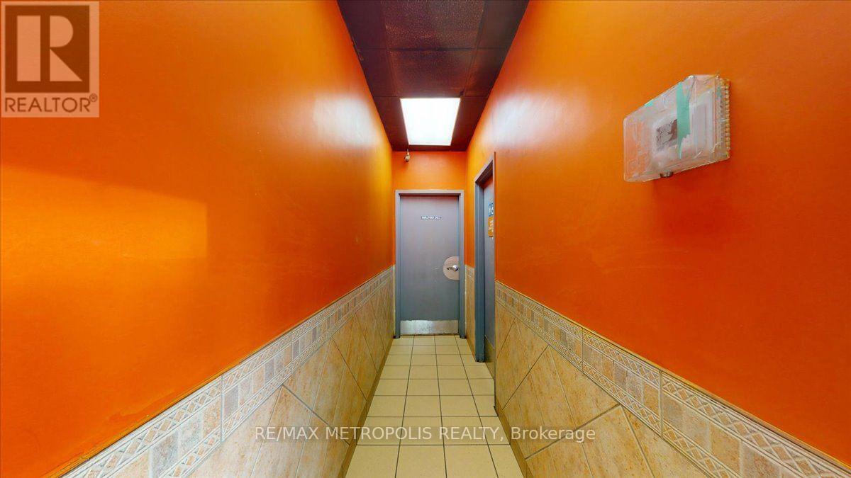 558 Bloor St Street, Toronto, Ontario  M6G 1K1 - Photo 16 - C13708304