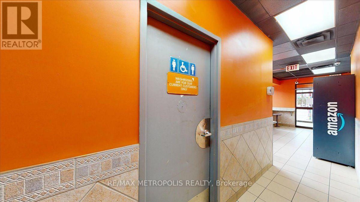 558 Bloor St Street, Toronto, Ontario  M6G 1K1 - Photo 17 - C13708304