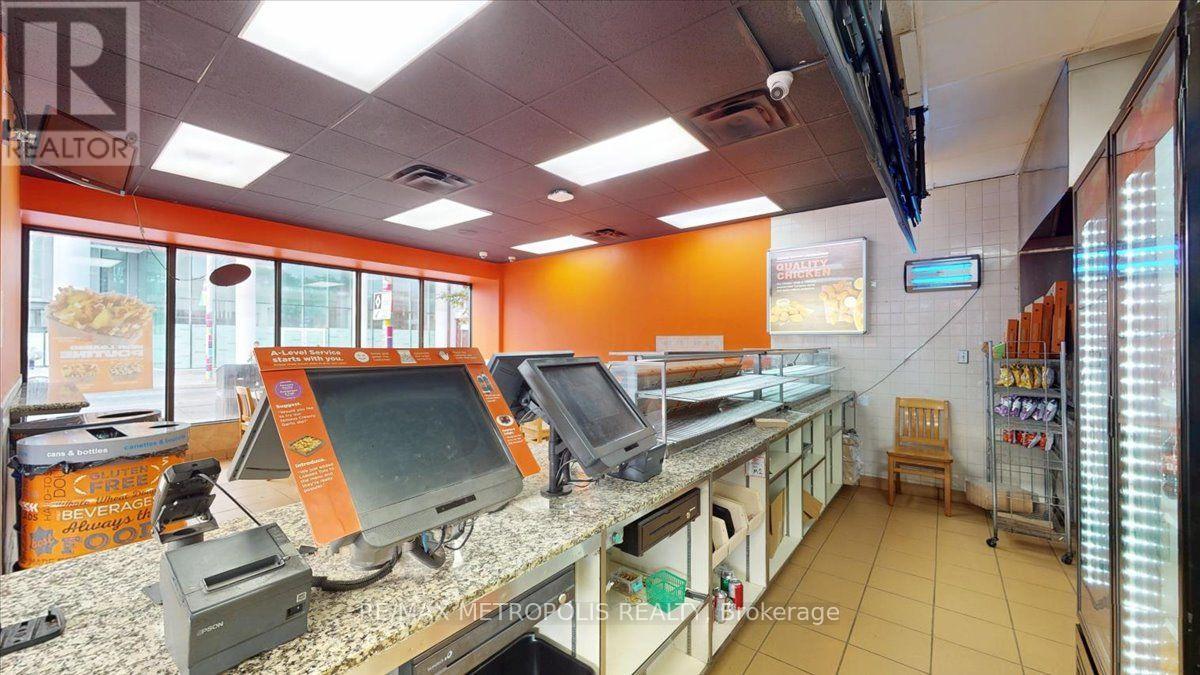 558 Bloor St Street, Toronto, Ontario  M6G 1K1 - Photo 18 - C13708304
