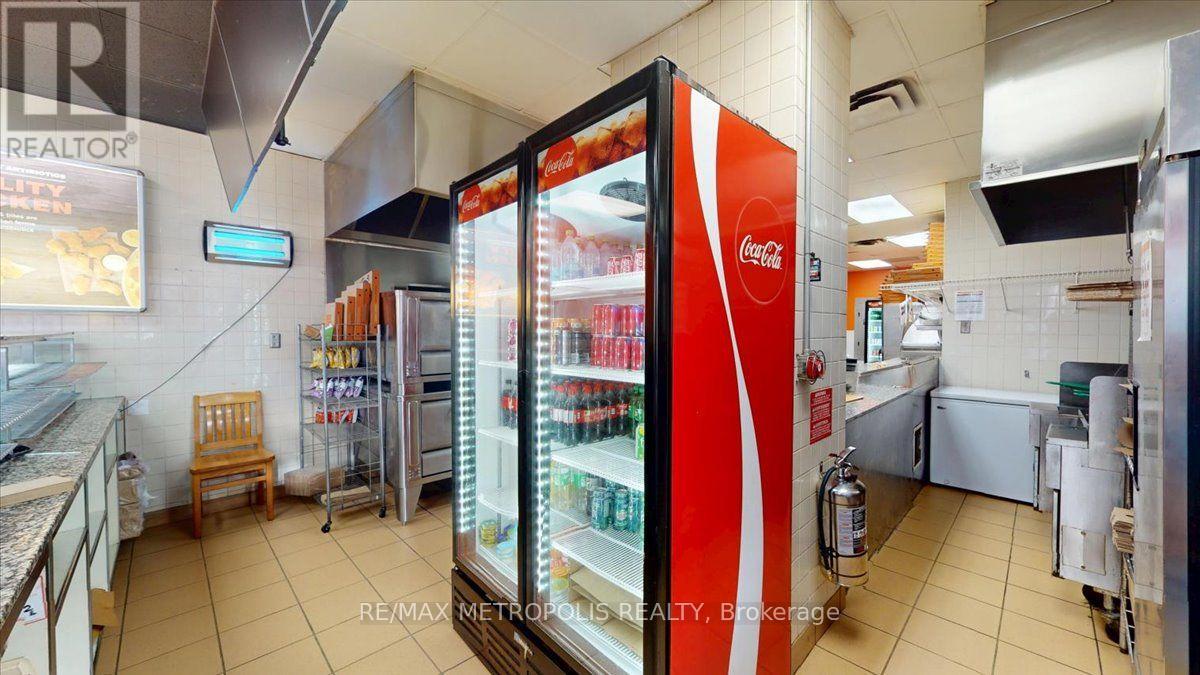 558 Bloor St Street, Toronto, Ontario  M6G 1K1 - Photo 19 - C13708304