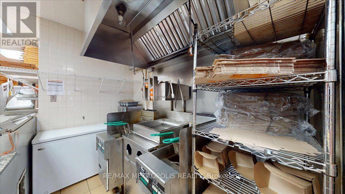 558 Bloor St Street, Toronto, Ontario  M6G 1K1 - Photo 20 - C13708304