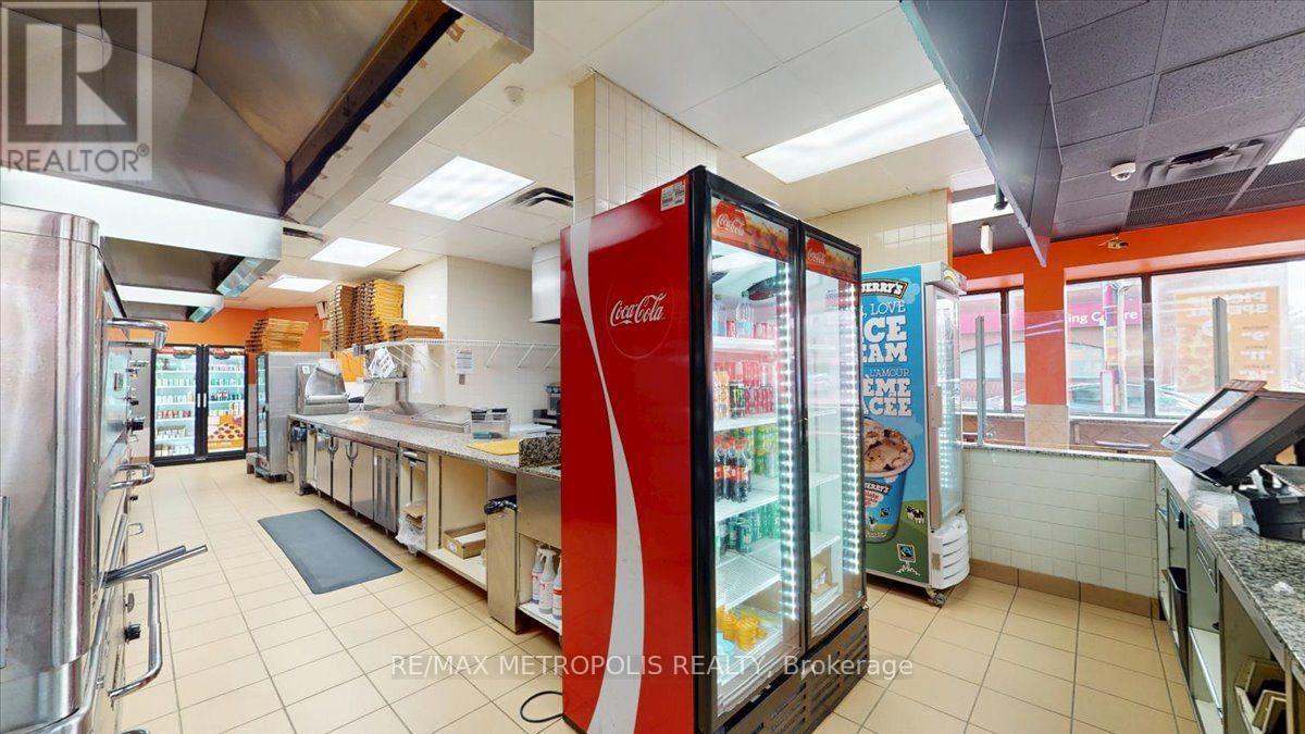 558 Bloor St Street, Toronto, Ontario  M6G 1K1 - Photo 22 - C13708304