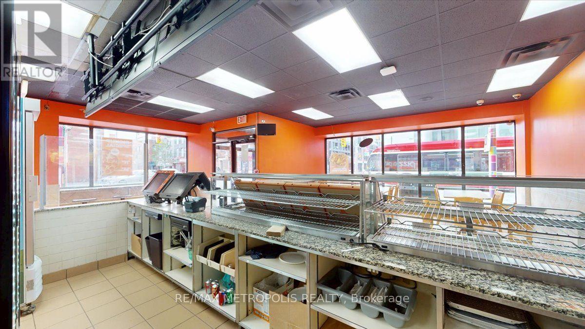 558 Bloor St Street, Toronto, Ontario  M6G 1K1 - Photo 23 - C13708304