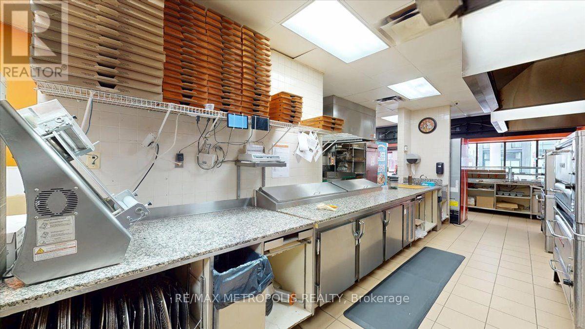 558 Bloor St Street, Toronto, Ontario  M6G 1K1 - Photo 28 - C13708304