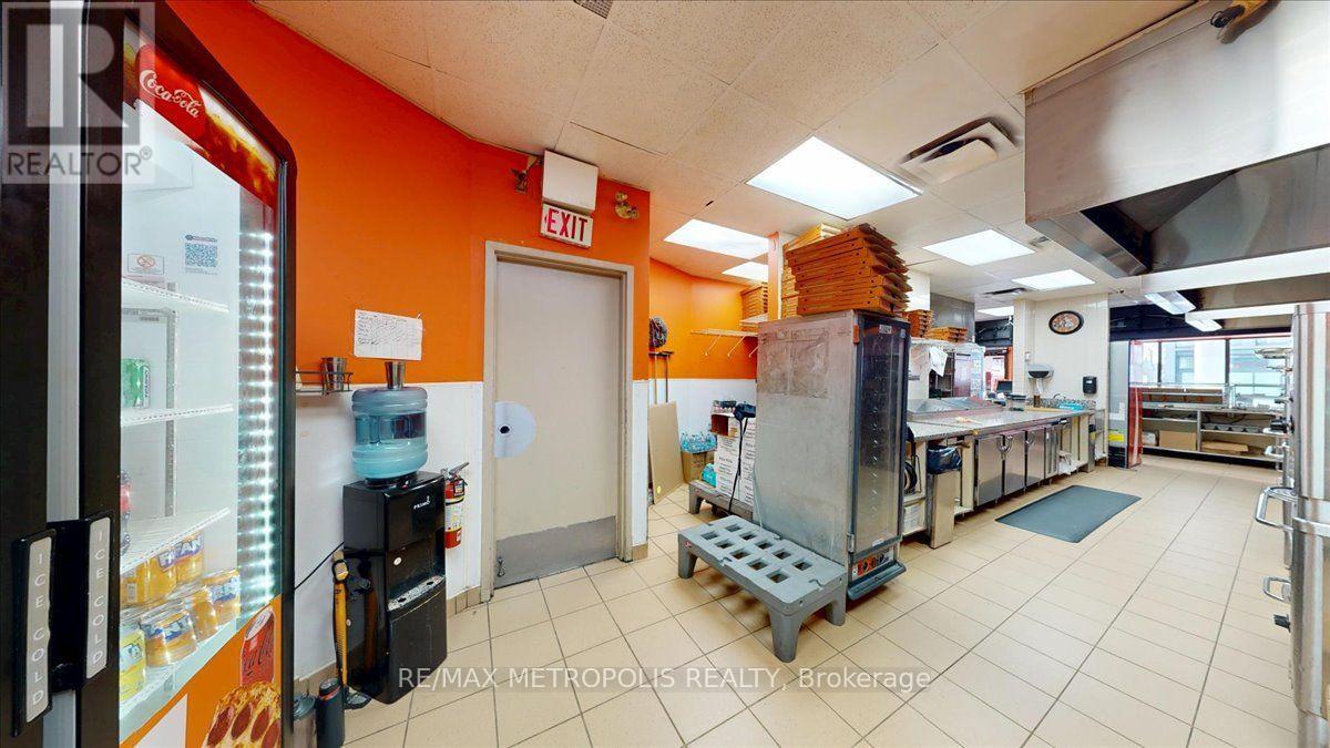 558 Bloor St Street, Toronto, Ontario  M6G 1K1 - Photo 30 - C13708304