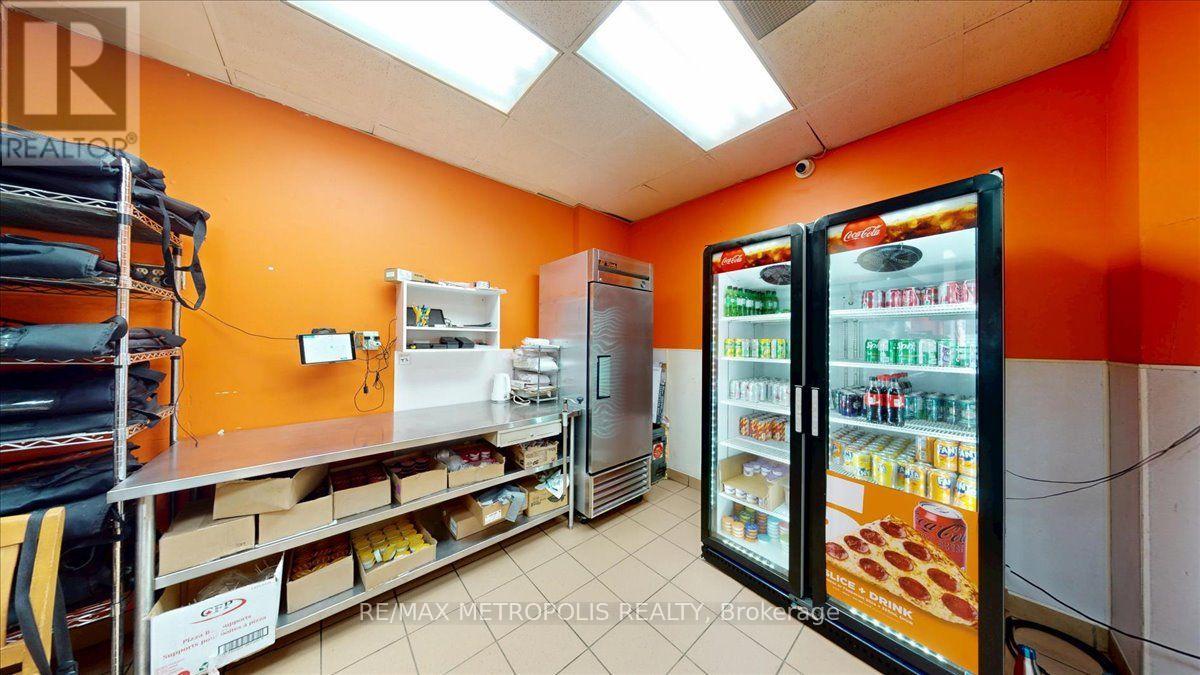 558 Bloor St Street, Toronto, Ontario  M6G 1K1 - Photo 31 - C13708304