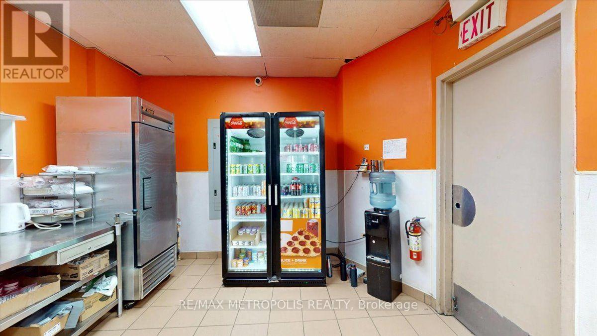 558 Bloor St Street, Toronto, Ontario  M6G 1K1 - Photo 33 - C13708304