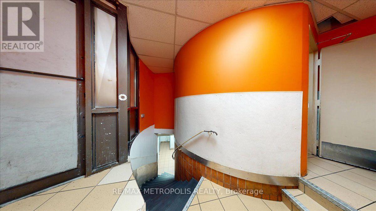 558 Bloor St Street, Toronto, Ontario  M6G 1K1 - Photo 34 - C13708304