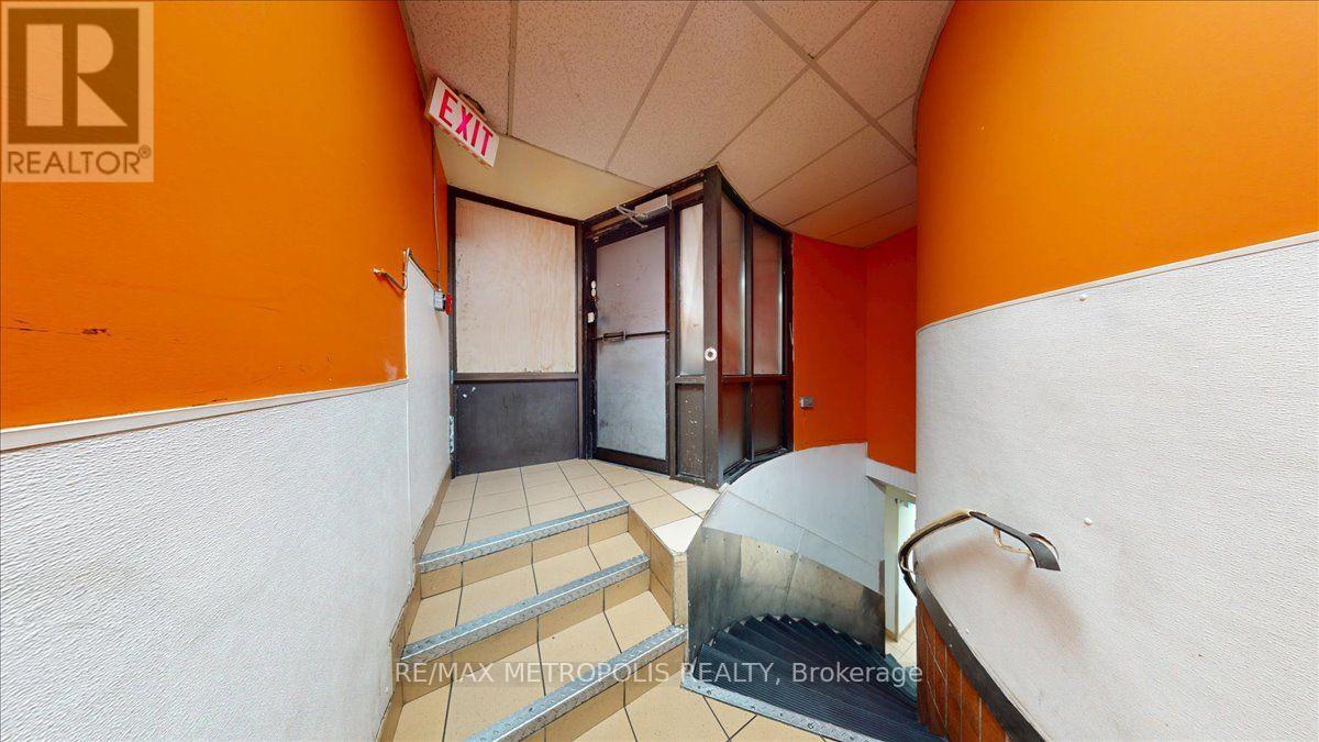 558 Bloor St Street, Toronto, Ontario  M6G 1K1 - Photo 35 - C13708304