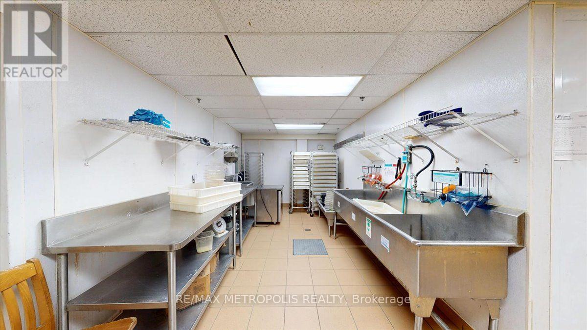 558 Bloor St Street, Toronto, Ontario  M6G 1K1 - Photo 36 - C13708304