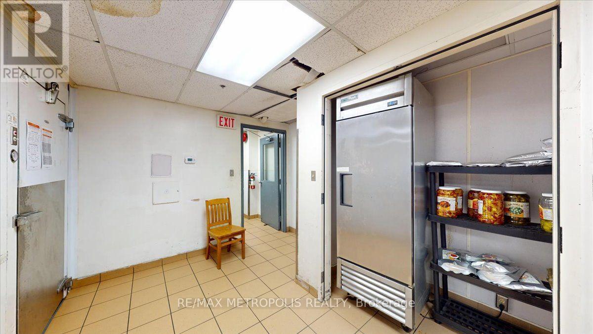 558 Bloor St Street, Toronto, Ontario  M6G 1K1 - Photo 37 - C13708304