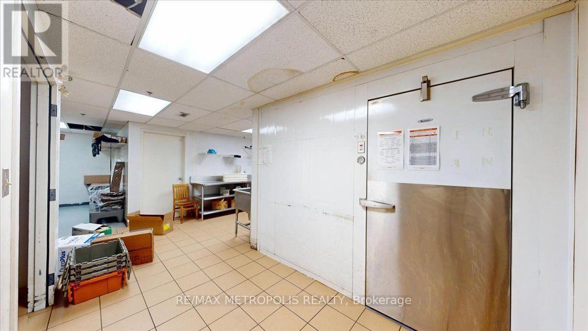 558 Bloor St Street, Toronto, Ontario  M6G 1K1 - Photo 38 - C13708304